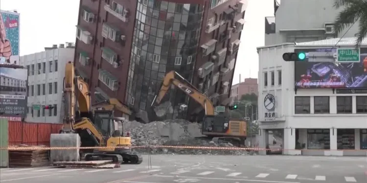 Taiwan: mais de 100 prédios estão sob escombros do terremoto