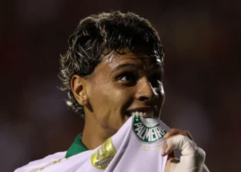 Palmeiras vence na estreia do Brasileiro conta Vitória