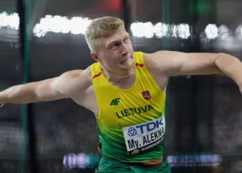 Lituano quebra recorde mundial mais longo do atletismo