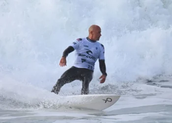 Kelly Slater, 11 vezes campeão mundial de surfe, se aposenta