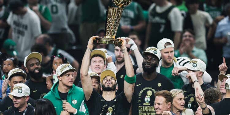 Celtics atropela Mavericks e volta a ser campeão da NBA