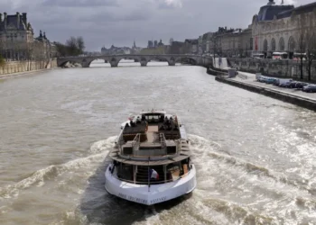 Olimpíada: Chuvas e bactérias impedem natação no rio Sena