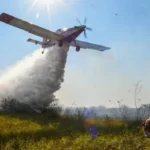 Bombeiros tentam combater incêndios no Pantanal em junho de 2024