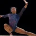 Simone Biles disputará todos os aparelhos na final