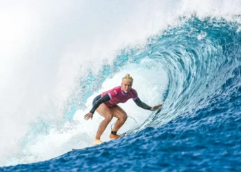 Olimpíadas: baterias do surfe feminino são adiadas