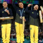 Equipe da ginástica artística na Olimpíada de Paris: Rebeca Andrade, Jade Barbosa, Lorrane Oliveira, Flávia Saraiva e Júlia Soares