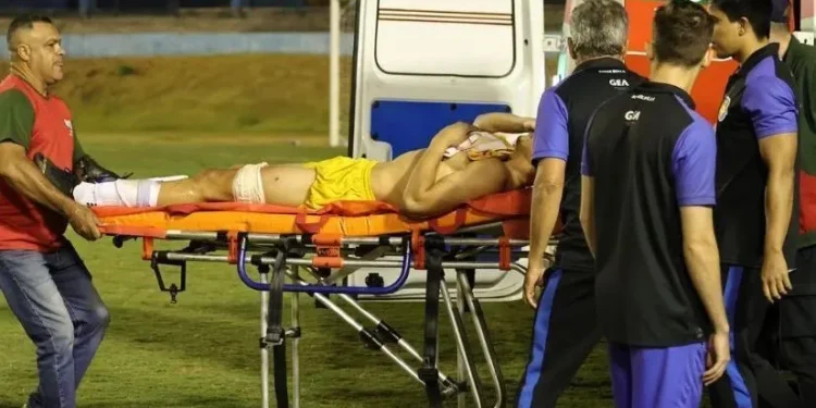 Policial atira em goleiro do Grêmio Anápolis durante jogo