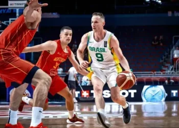 Nesta terça-feira (2), o Brasil venceu Montenegro por 81 a 72 pelo grupo B na estreia do Pré-Olímpico de basquet e em Riga, na Letônia.