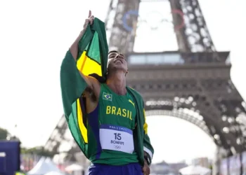 Caio Bonfim ganha medalha de prata na marcha atlética