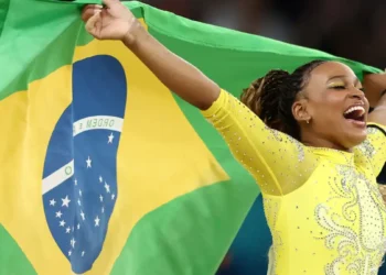 Rebeca Andrade se torna a maior medalhista olímpica feminina