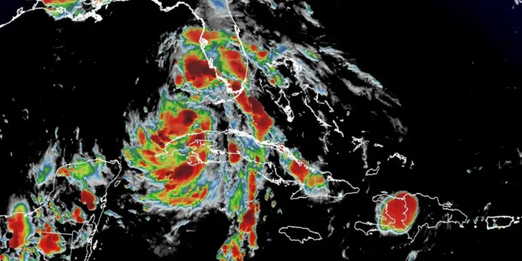 Furacão Debby se aproxima da costa dos Estados Unidos