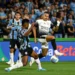 Grêmio perde três pênaltis, e Corinthians avança às quartas da Copa do Brasil